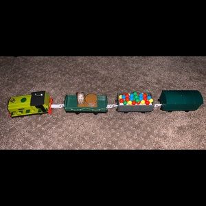 Motorized SCRUFF train Thomas engine 3 cargo cars